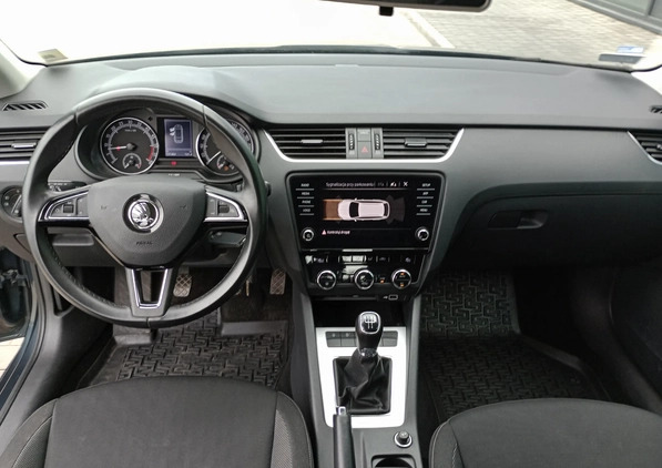 Skoda Octavia cena 57900 przebieg: 131271, rok produkcji 2019 z Ustroń małe 466